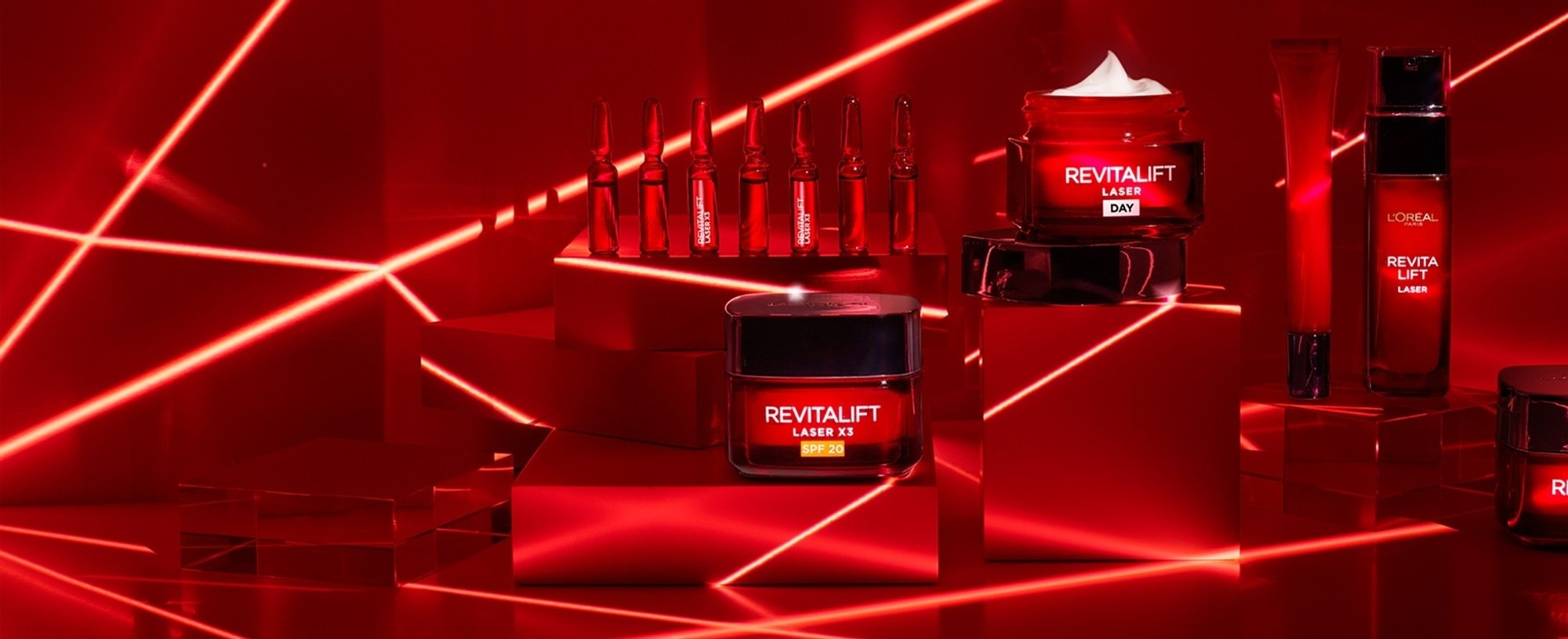 Roter Banner mit Produkten aus der Revitalift Produktreihe