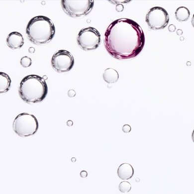 Glykolsäure als Textur dargestellt mit violetten Flüssigkeitsbläschen