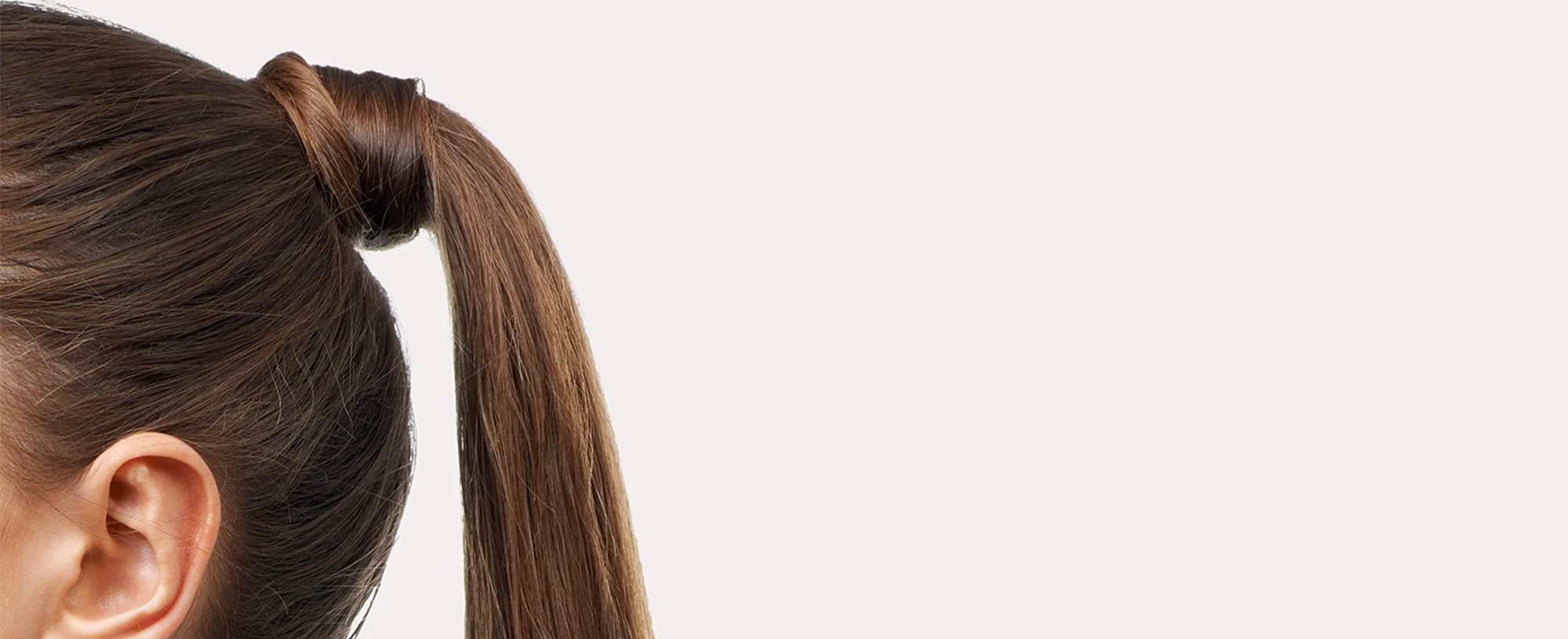 Hinterkopf mit braunem Haar