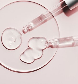Niacinamide und Salicylsäure Pipetteninhalt wird kombiniert.