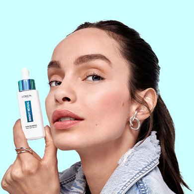 Luma Grothe präsentiert das L'Oréal Bright Reveal Niacinamide Dark Spot Serum