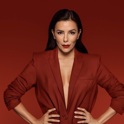 Eva Longoria trägt Color Riche Intense Volume Matte Lippenstift