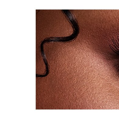 Auge einer jungen Frau