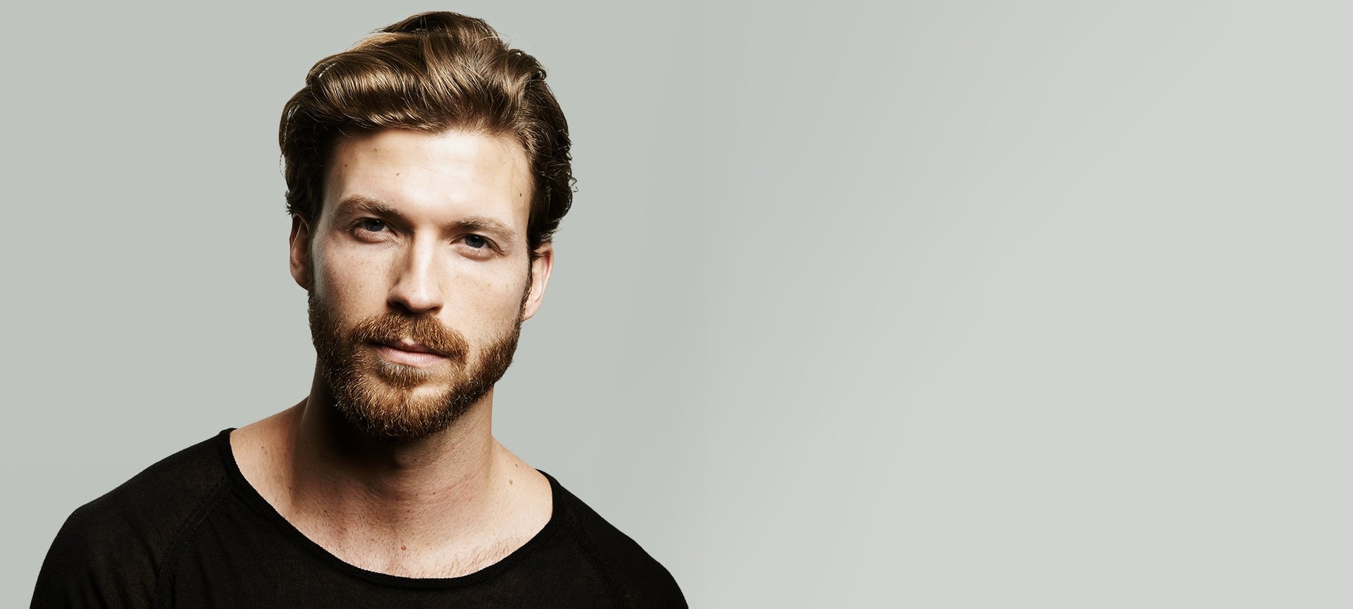 L'Oréal Men Expert Hero - Mann mit Bart schaut bestimmt.