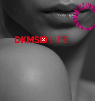 DKMS-Logo & Schriftzug look good feel better mit Frau im Hintergrund