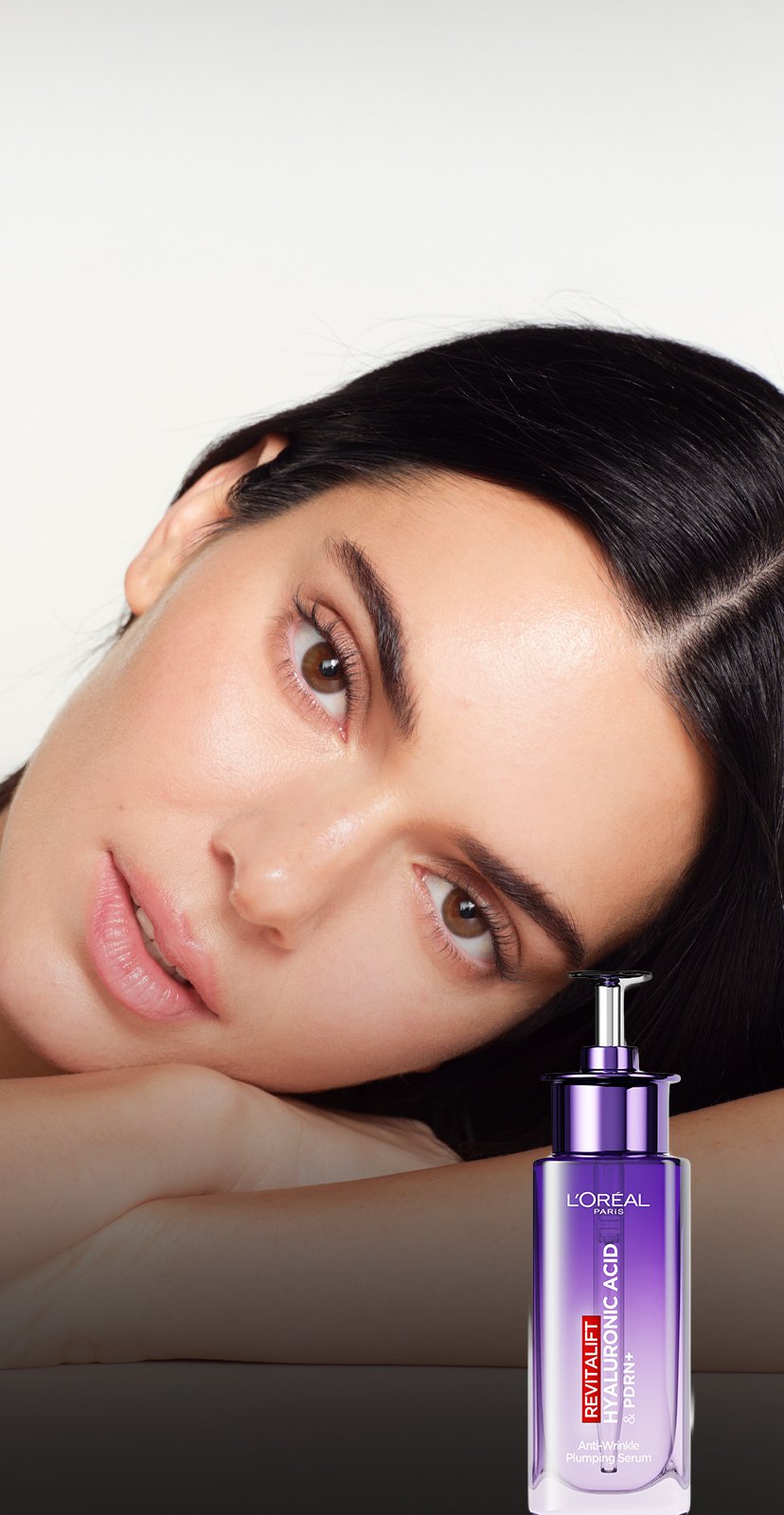 Das Revitalift Filler PDRN-Serum ist vor Kendall Jenner platziert.