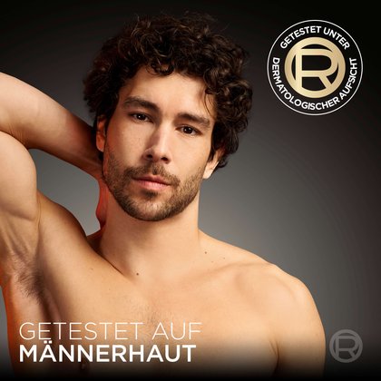 Porträt eines Mannes mit dem Siegel „Getestet unter dermatologischer Aufsicht“.
