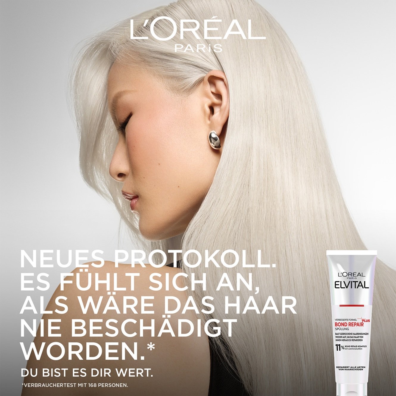 Werbebild mit dem Profil einer Frau mit seidigem, platinblondem Haar auf der linken Seite. Rechts unten ist die Tube der Bond Repair Spülung abgebildet. Der Slogan lautet: „NEUES PROTOKOLL. ES FÜHLT SICH AN, ALS WÄRE DAS HAAR NIE BESCHÄDIGT WORDEN.* DU BIST ES DIR WERT.“ mit der Fußnote „*Verbrauchertest mit 168 Personen“.