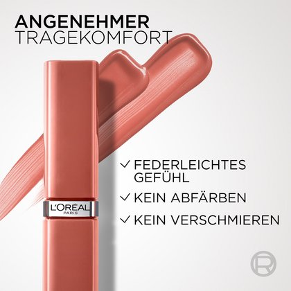Der obere Teil des Lippenstifts ist vor einem hellgrauen Hintergrund abgebildet, hinter dem sich ein dicker, geschwungener und glänzender Farbstrich in einem Rosenholzton befindet. Rechts daneben steht die Überschrift "ANGENEHMER TRAGEKOMFORT" sowie die Stichpunkte "FEDERLEICHTES GEFÜHL", "KEIN ABFÄRBEN" und "KEIN VERSCHMIEREN".