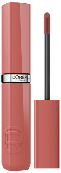 Produktbild des flüssigen L'Oréal Paris Infaillible Laque Resistance Lippenstifts. Links steht der geschlossene Lippenstift aufrecht, rechts daneben ist der herausgezogene Applikator mit der cremigen Lippenfarbe an der Spitze abgebildet. 