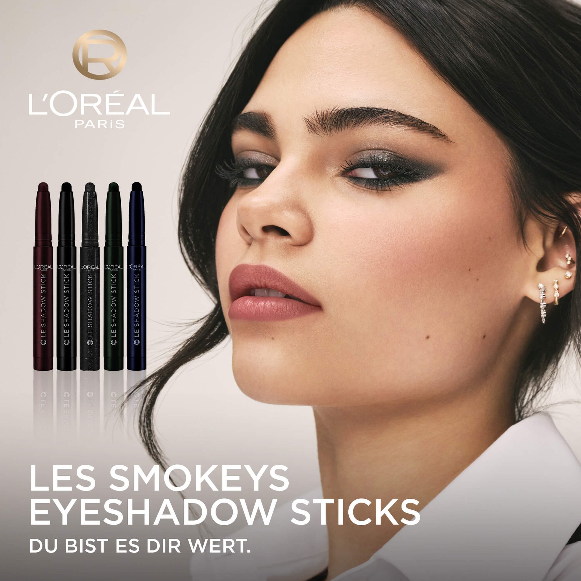 Glamouröser Cat-Eye-Look mit Les Smokey Sticks für ein intensives, rauchiges Finish und maximale Ausdruckskraft.