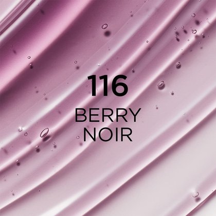 Nahaufnahme einer violetten, gelartigen Lipgloss-Textur mit feinen Luftbläschen. In der Mitte steht der schwarze Text: „116 BERRY NOIR“.