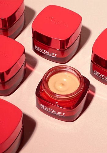 Pflege ab 40 Revitalift Creme Rouge Red Cream mehrere Tiegel einer ist geoeffnet