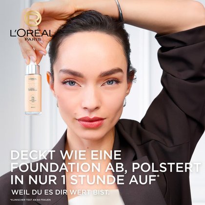 Luma Grothe hält eine Nuance & Text - deckt wie eine Foundation ab,polstert in nur 1 Stunde auf