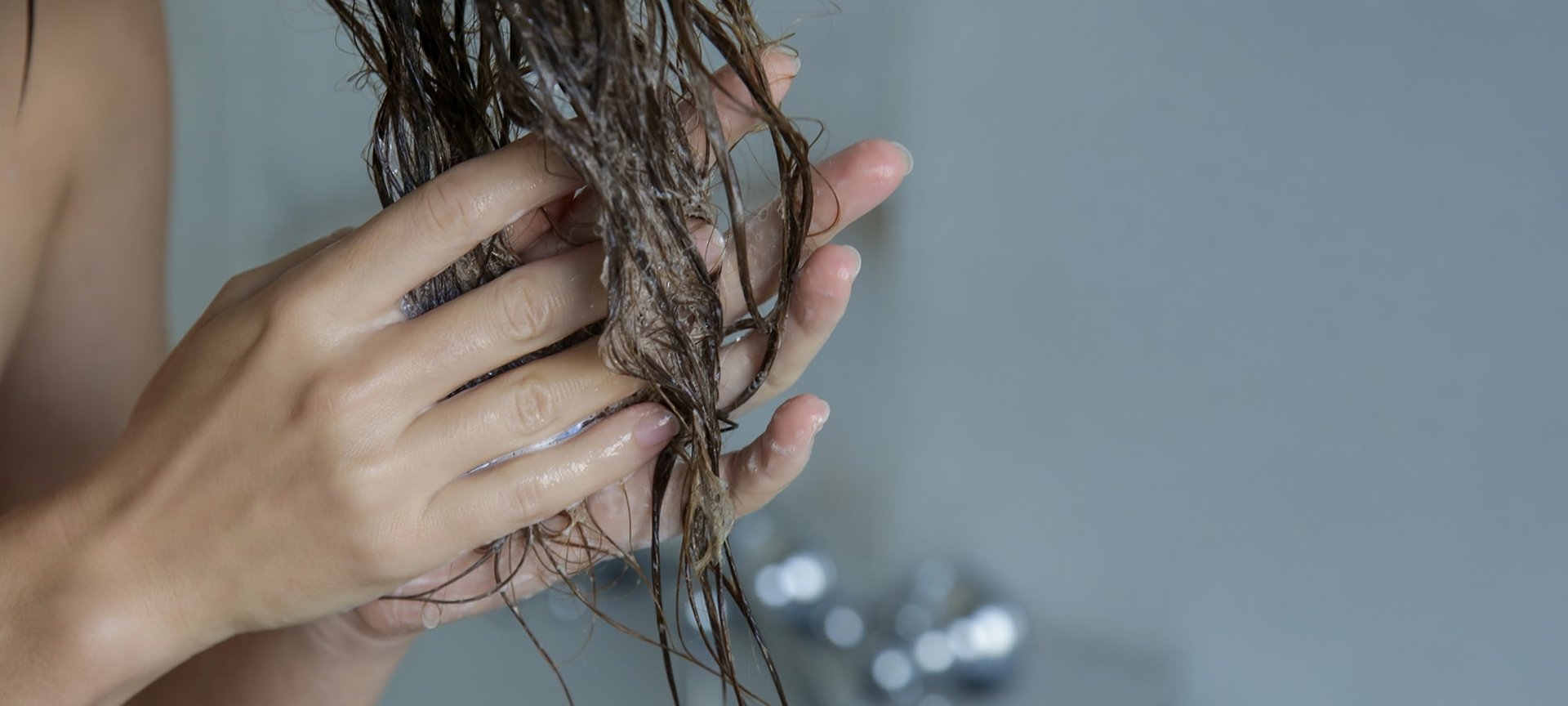 ConditionerAnwendung Haarpflege für glänzendes Haar L’Oréal Paris ConditionerAnwendung Haarpflege für glänzendes Haar L’Oréal Paris