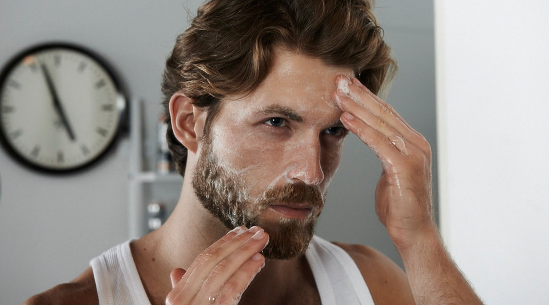Mitesser ausdrücken in 4 Schritten | L’Oréal Men Expert